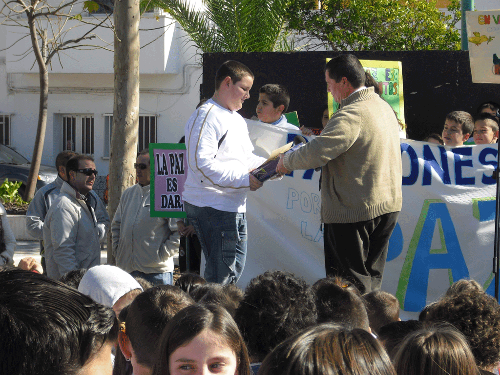 Entrega primer premio de poesia a José Manuel Ramirez