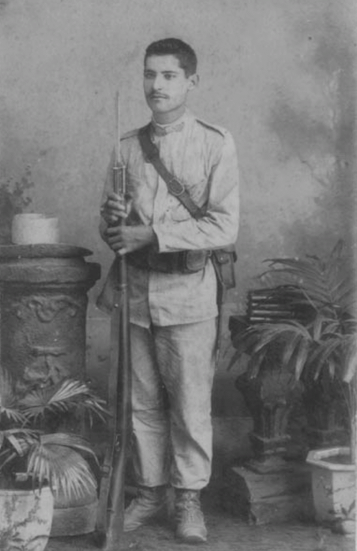 Soldado de Los Barrios que participó en la guerra de Filipinas, foto tomada en Manila