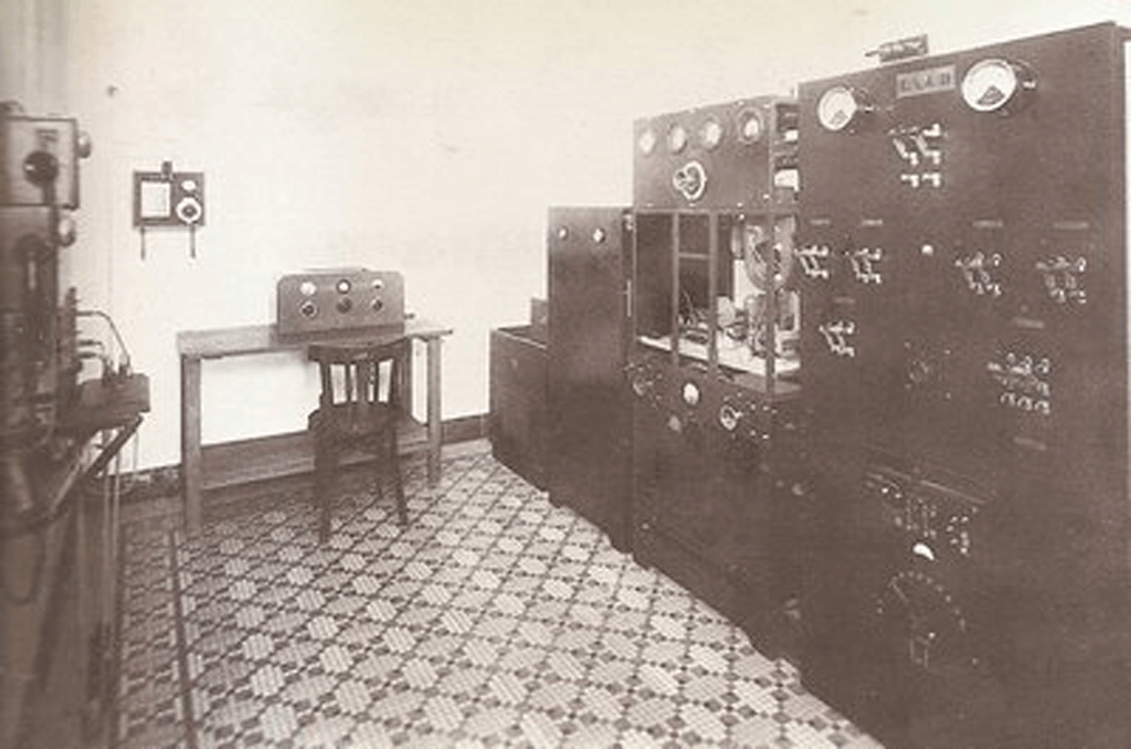 Emisora tipo EAJ de 1933