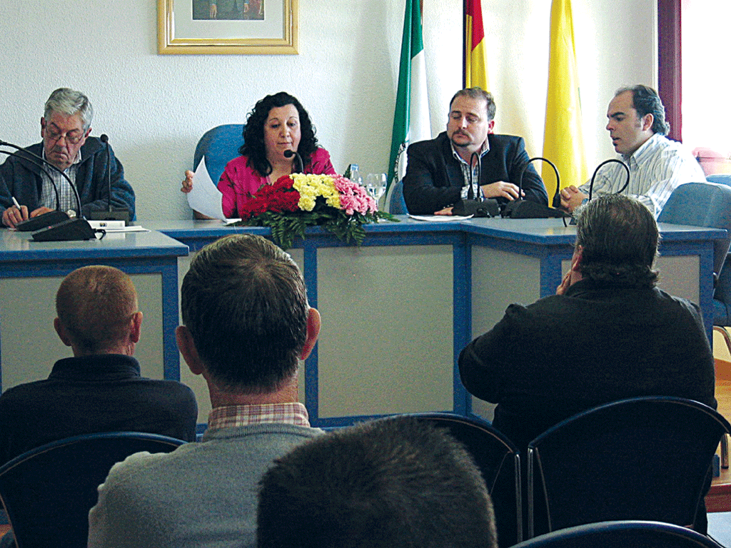 Pilar Olivares repite como presidenta de la Junta de Distrito
